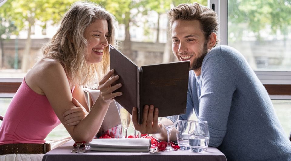 Paris: Early Evening Dinner Cruise on the River Seine - Why a 75-Minute Seine Dinner Cruise Works