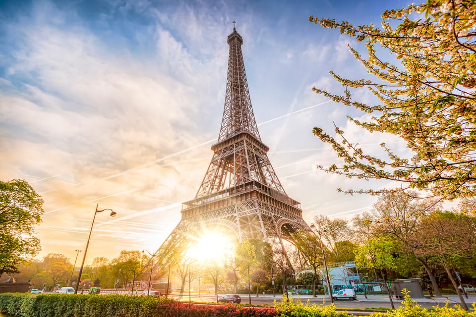 Paris: Eiffel Tower Dinner Cruise with a Moulin Rouge Show - Timing and logistics: how the evening stays on track