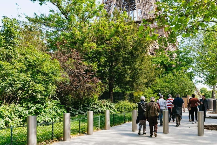 Paris: Eiffel Tower Fully Guided Tour with Summit Option - Views You’ll Actually Be Able to Use for Photos