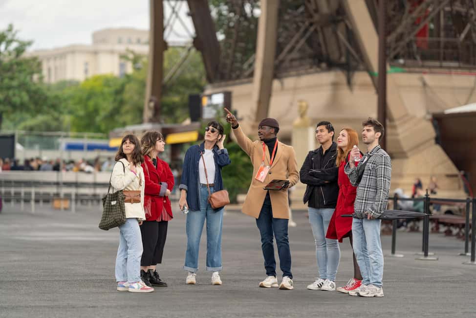Paris: Eiffel Tower Guided Tour with Summit Access - Second level first: the view that orients you