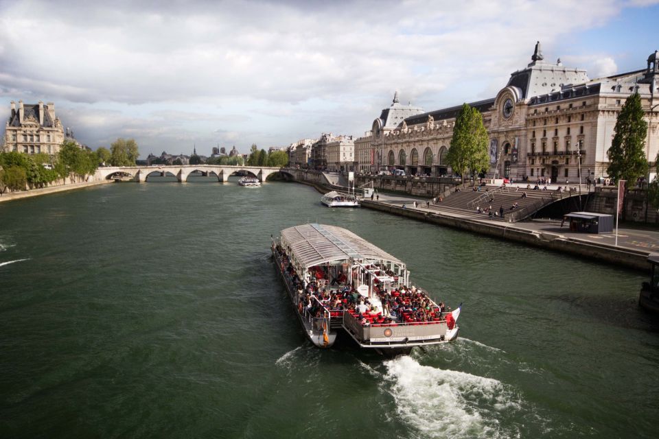 Paris: Eiffel Tower Hosted Tour, Seine Cruise and City Tour - Meeting point, what the sign means, and how to arrive