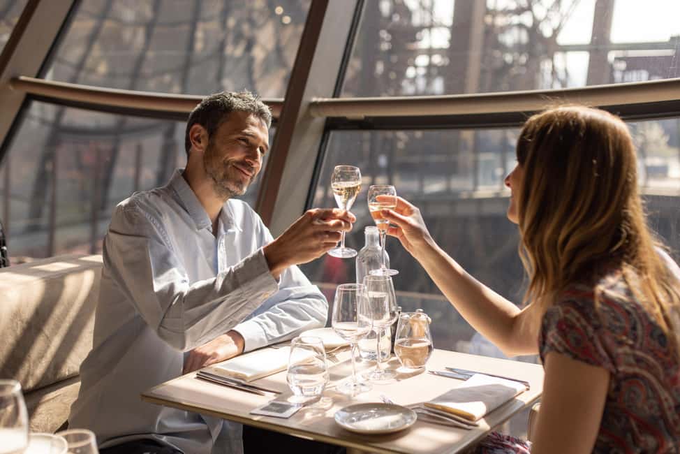 Paris: Eiffel Tower's Madame Brasserie 3-course lunch 12:00 - Entering the dining room: Cœur Brasserie vs Seine View