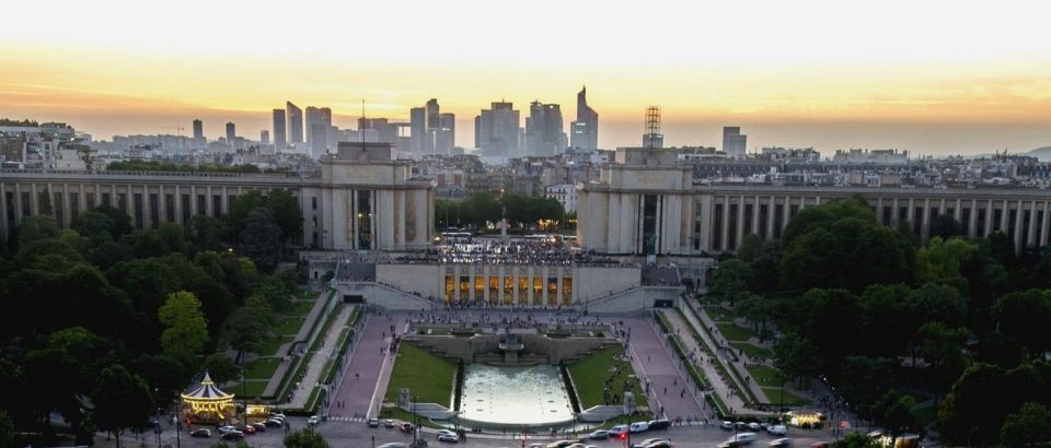 Paris: Elegant Dinner with Drinks in the Eiffel Tower - Key points that make this dinner work