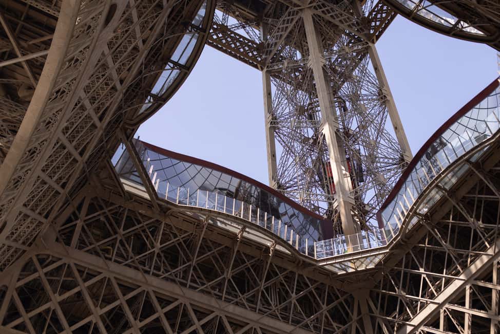 Paris: Elegant Dinner with Drinks in the Eiffel Tower - Seating matters more than you think: you can’t swap tables on the spot