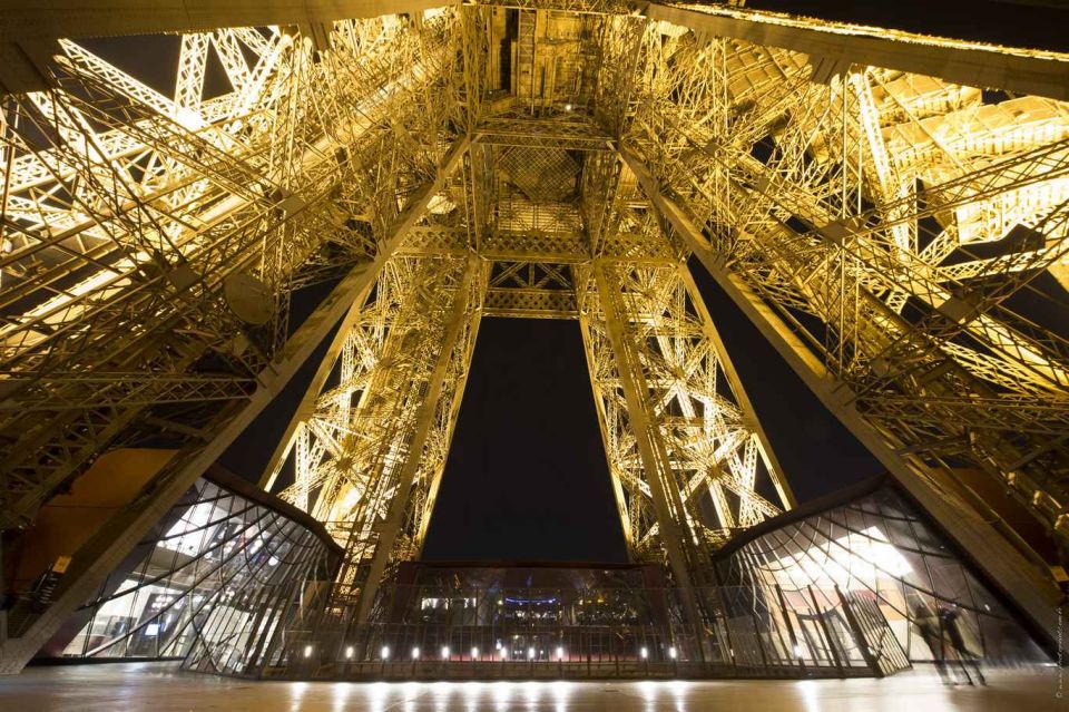 Paris: Elegant Dinner with Drinks in the Eiffel Tower - Timing tips: how to get the lights and the mood you want