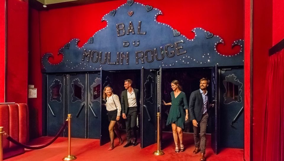 Paris: Evening Sightseeing Tour and Moulin Rouge Show - Key things that make this night work