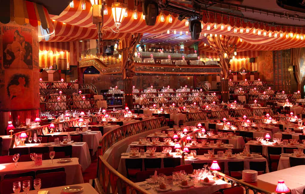 Paris: Evening Sightseeing Tour and Moulin Rouge Show - Arriving for Féérie: champagne, costumes, and the Doris Girls