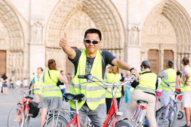 Paris Evening Snapshot Bike Tour - Ile de la Cité mood, Berthillon ice cream, and early-Paris stories