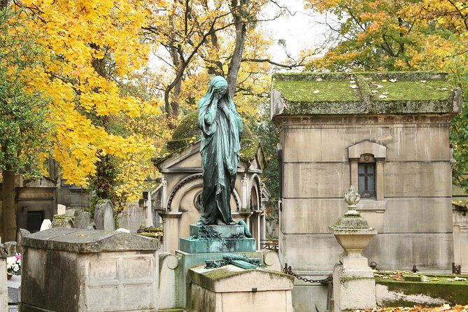 Paris: Famous Graves of Pere Lachaise Cemetery Guided Tour - Edith Piaf and the broader “who’s buried here” picture