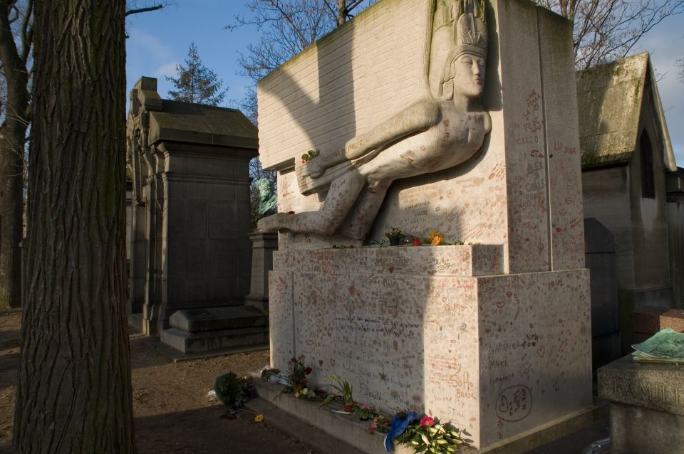 Paris: Famous Graves of Pere Lachaise Cemetery Guided Tour - Terrain check: steps, hills, and why your shoes matter
