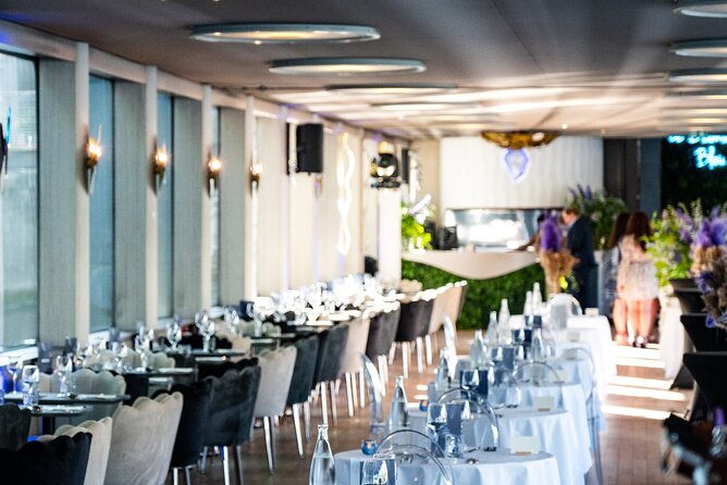 Paris Gourmet Dinner Seine River Cruise with Singer and DJ Set - Entering The Diamant Bleu: Where the night really starts
