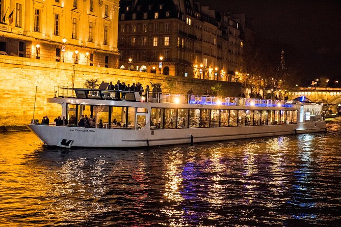 Paris Gourmet Dinner Seine River Cruise with Singer and DJ Set - The Louvre to Musée d’Orsay: architecture you notice when you slow down