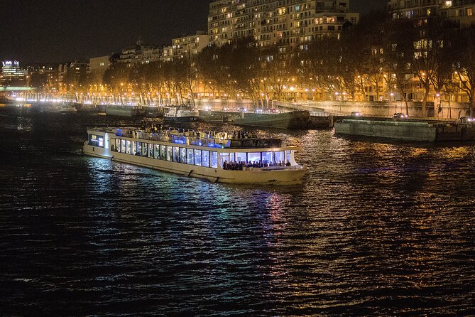 Paris Gourmet Dinner Seine River Cruise with Singer and DJ Set - Gourmet dinner on board: what you actually get on the menu