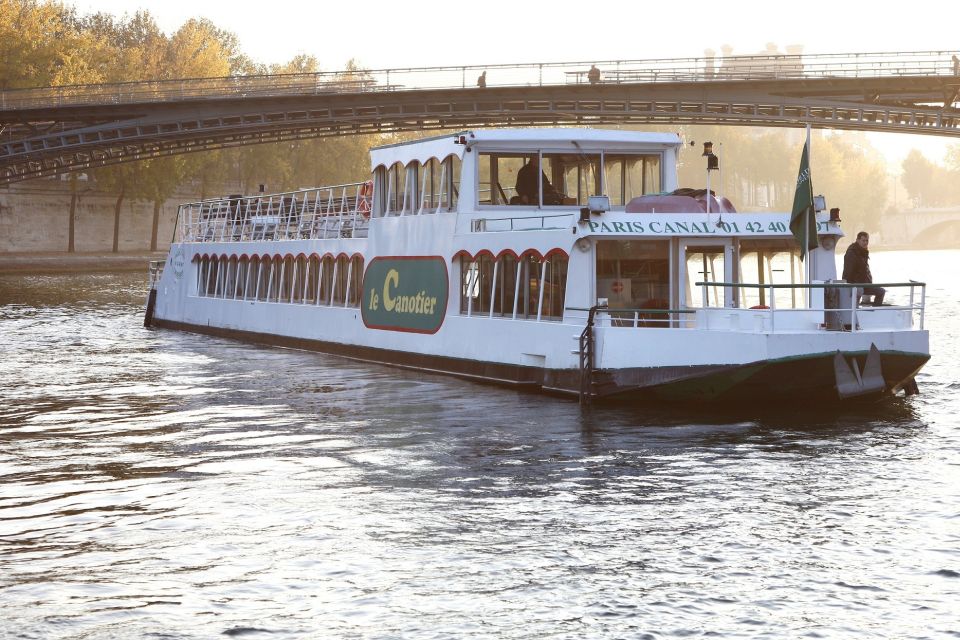 Paris: Happy Hour Evening Cruise on the Seine River - Eiffel Tower at night: how to maximize your chances of the twinkle