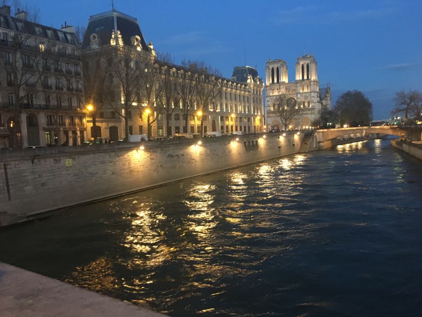 Paris: Happy Hour Evening Cruise on the Seine River - Rain or shine: why this is a smarter evening plan than it sounds