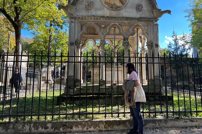 Paris: Haunted Père Lachaise Cemetery Guided Tour - The celebrity graves: who you’ll see and what you’ll learn