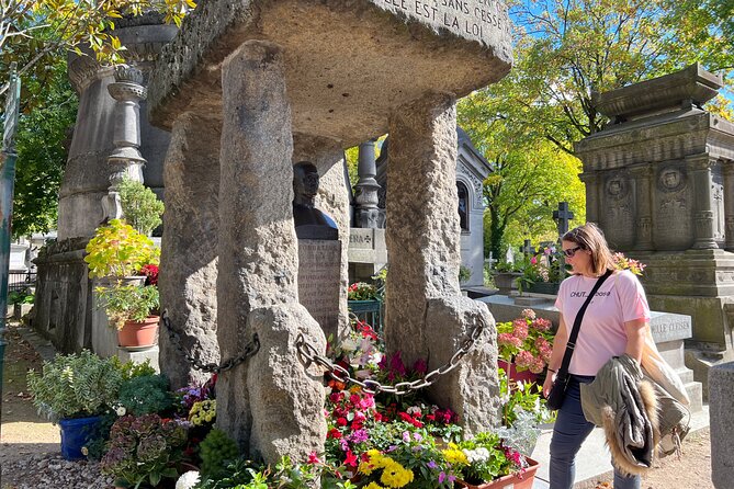 Paris: Haunted Père Lachaise Cemetery Guided Tour - The haunting lore: spooky, but not silly