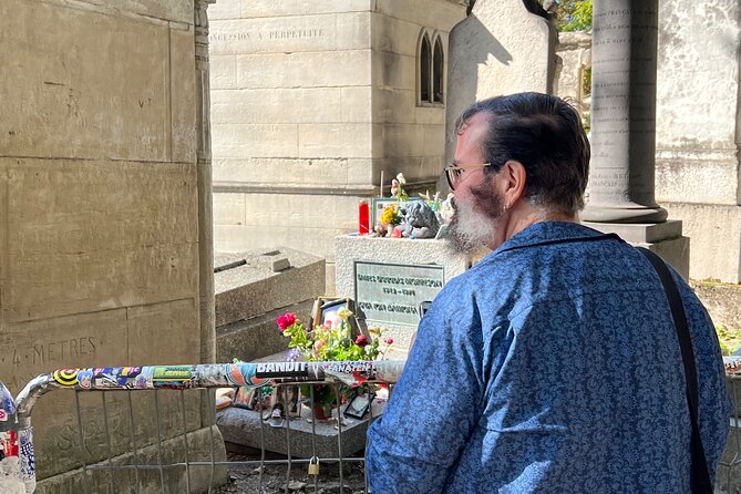 Paris: Haunted Père Lachaise Cemetery Guided Tour - The guide makes or breaks the walk