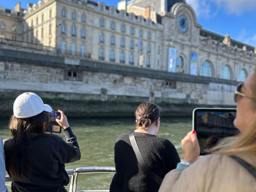 Paris: Hop-On Hop-Off Seine Cruise Pass with 9 Stops - Timing tricks: when to do a full loop and where evening helps