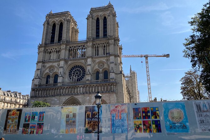 Paris: Île de la Cité and Notre-Dame Walking Tour With Crypt - Marché aux Fleurs Elizabeth II: colors, smells, and a needed breather