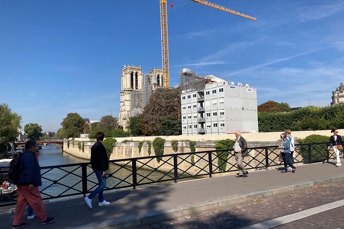 Paris: Île de la Cité and Notre-Dame Walking Tour With Crypt - Archeological Crypt of Île de la Cité: seeing old Paris underfoot