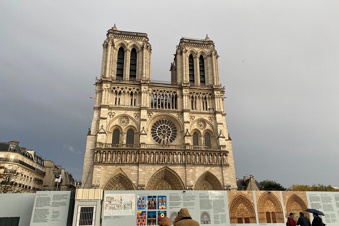 Paris: Île de la Cité and Notre-Dame Walking Tour With Crypt - Henri IV to Place Dauphine: the island’s heart, walking speed