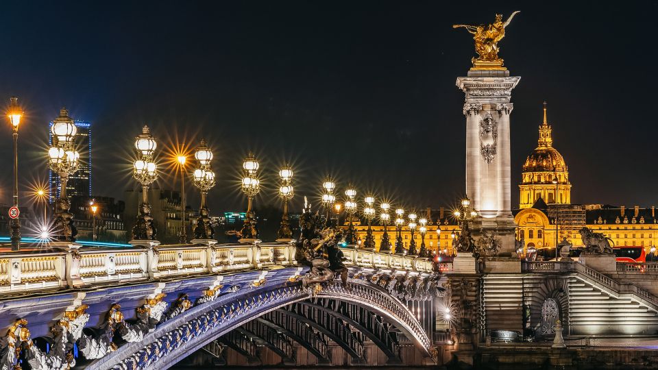 Paris: Illuminated Evening River Cruise & Waffle Tasting - Upper deck vs glassed-in lower level: pick your comfort and your photos