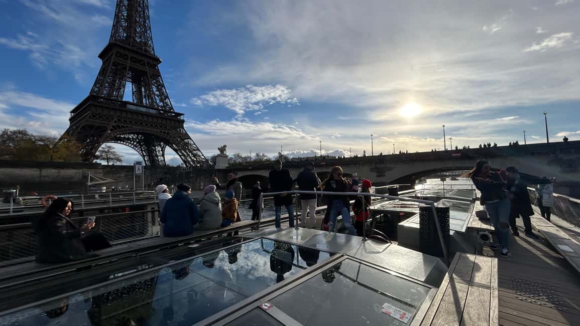 Paris: Illuminations River Cruise with Audio Commentary - Audio Commentary and the Smartphone App: How to Get the Most Information