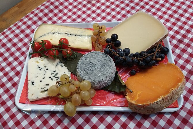 Paris Le Marais Food Tour With 10+ Tastings, Cheese, Wine & More - Old streets and medieval houses at Rue François Miron