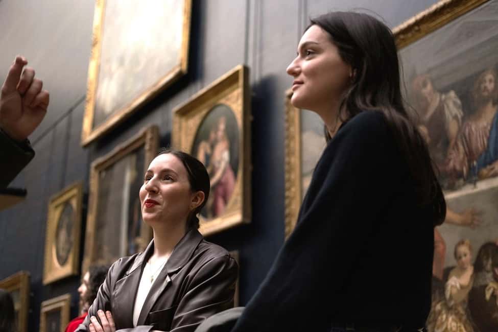 Paris: Louvre Masterpieces Tour with Pre-Reserved Tickets - Italian Renaissance to French Romanticism: the guide’s storytelling job