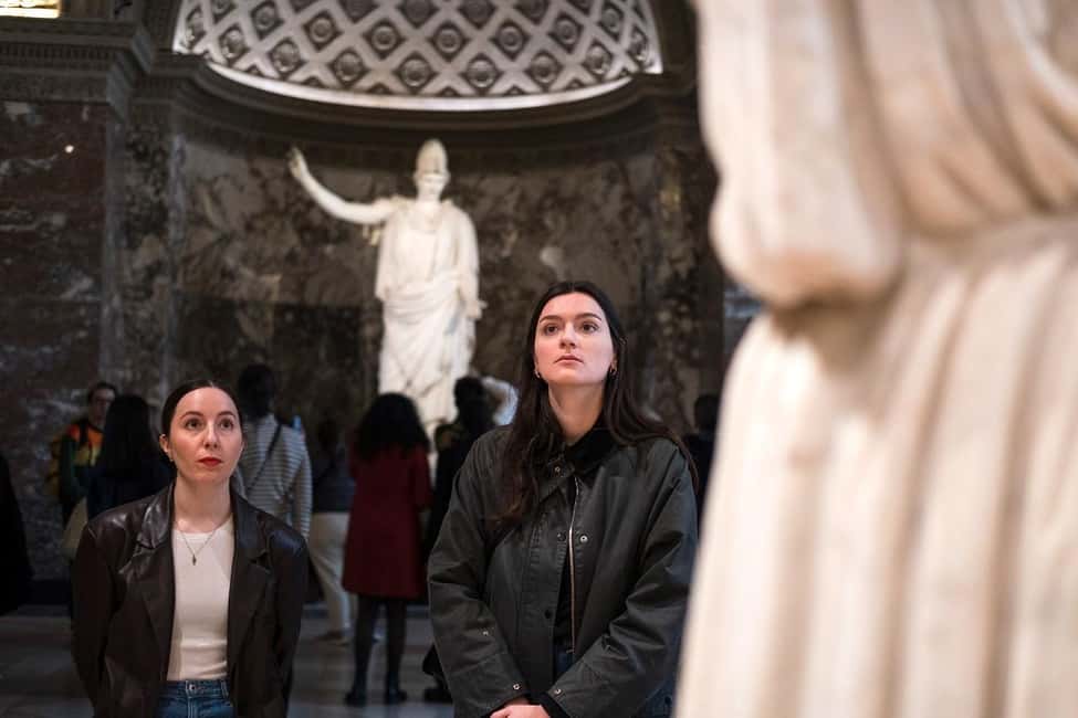 Paris: Louvre Masterpieces Tour with Pre-Reserved Tickets - Neoclassical beauty and the Salon Carré: when details pay off