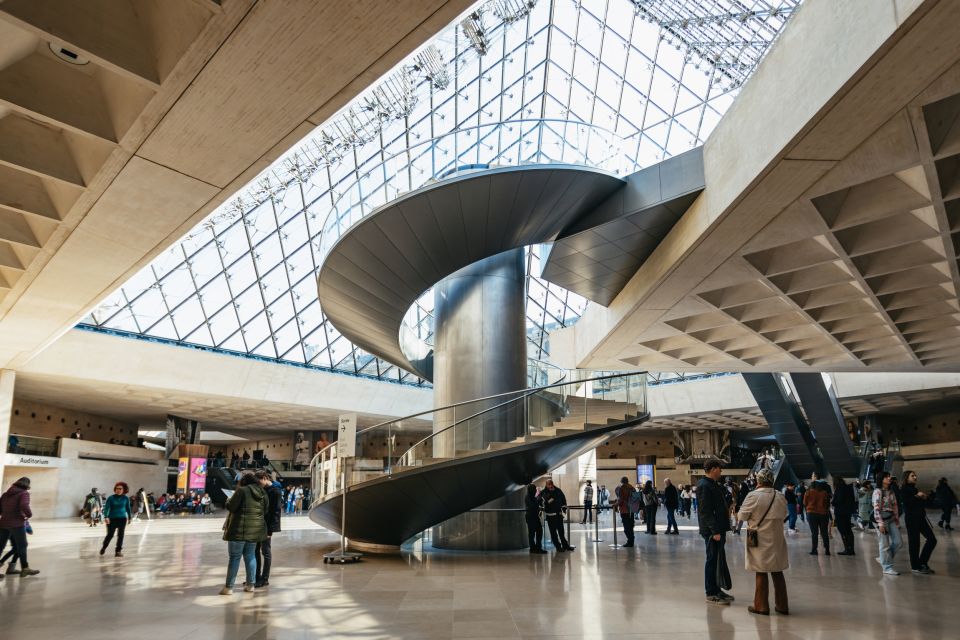 Paris: Louvre Museum Entry Ticket With Host and River Cruise - The host-led start inside the Louvre: getting to the Mona Lisa first