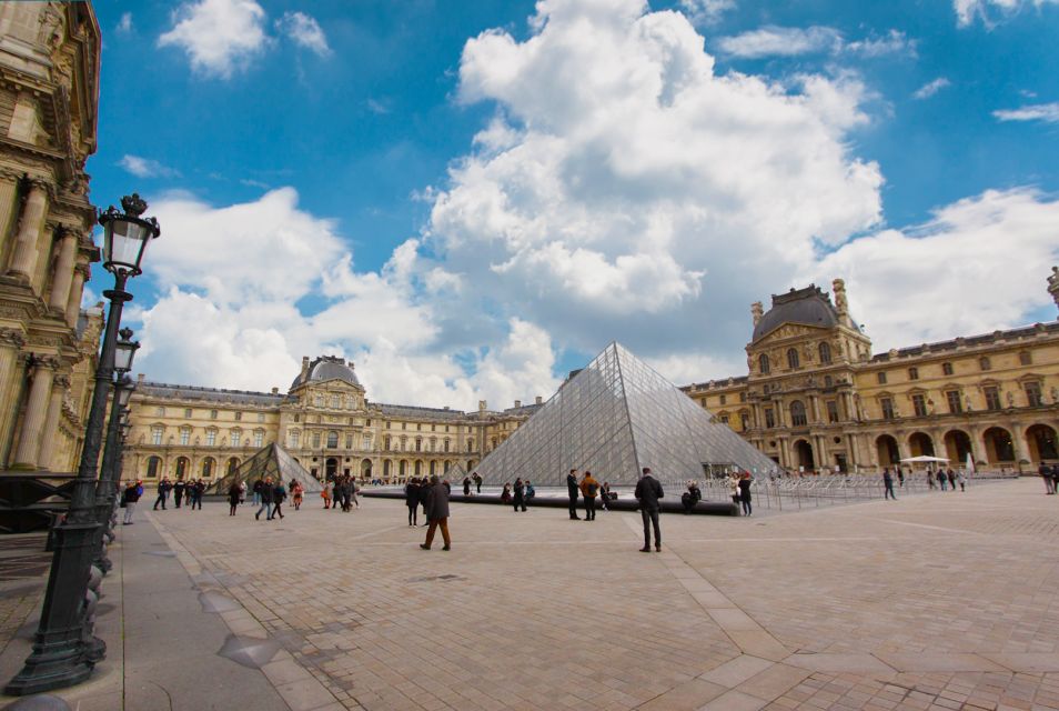 Paris: Louvre Museum Highlights and Mona Lisa Tour - Security, stairs, and fast-track entry under the pyramid