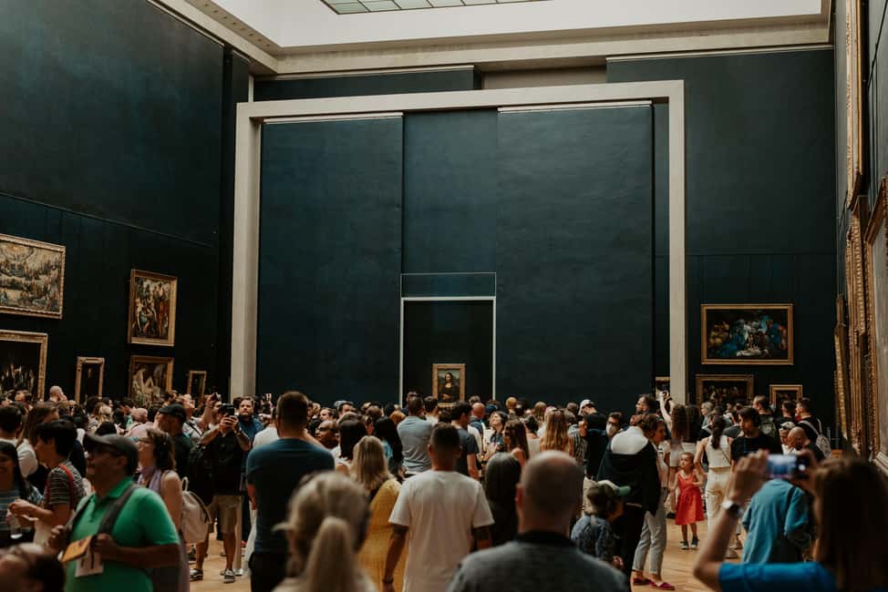 Paris: Louvre Museum Hosted Entry and Mona Lisa Audioguide - Meeting Your Host at Benlux Duty Free: Start Here, Not Later