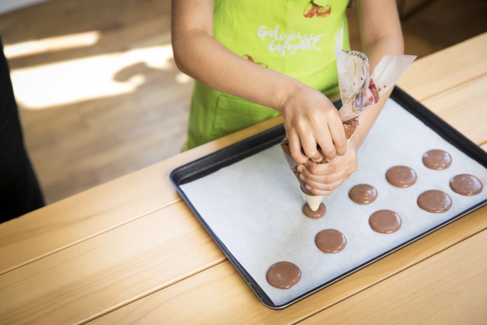 Paris: Macaron Class at Galeries Lafayette - Language Options and Session Types: English-First, With a French Spot