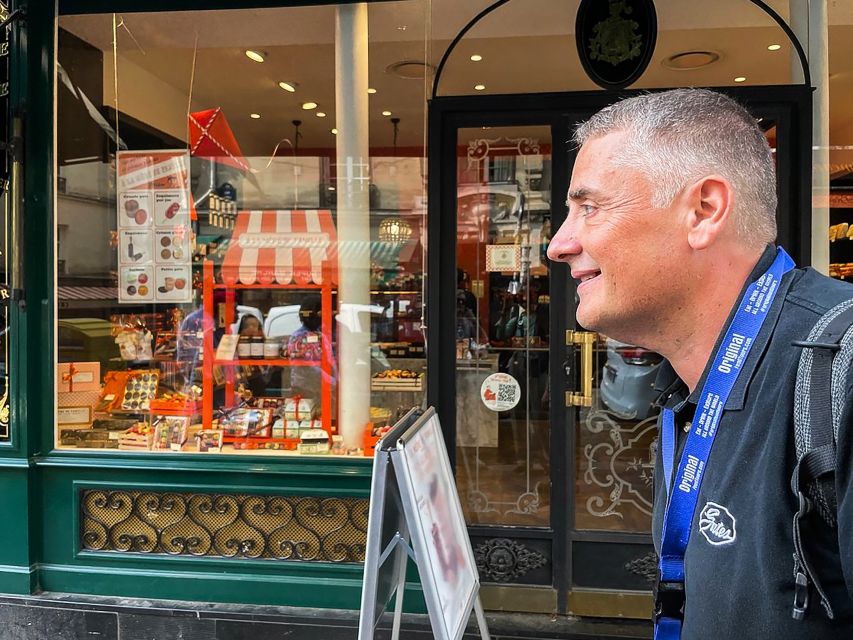Paris: Montmartre Cheese, Wine & Pastry Guided Walking Tour - From Moulin Rouge to Sacré Coeur Views: The Walking Route Feel