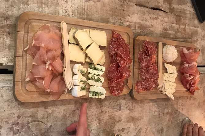 Paris Montmartre Food Tour - A Full French Meal by Do Eat Better - The main dish at Place des Abbesses, plus Mur des Je t’aime area
