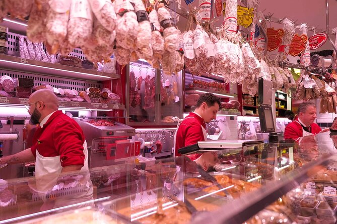Paris Montmartre Food & Wine Tour with Eating Europe - Where the tour starts, and how the route helps you later