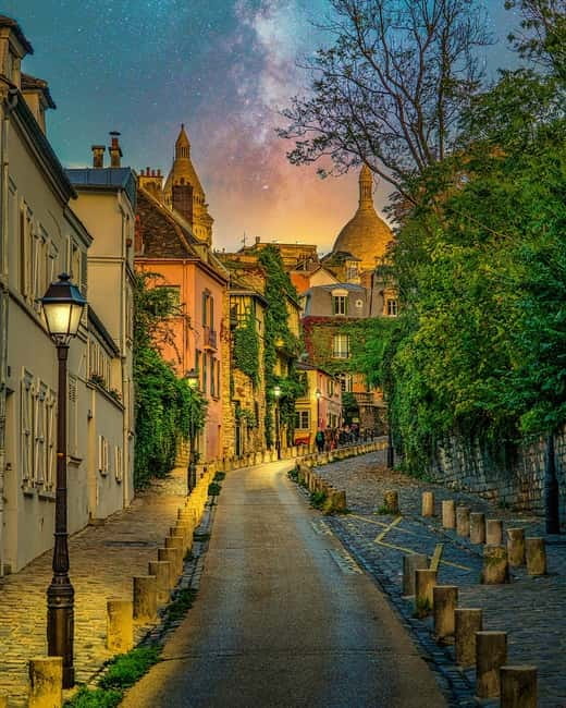 Paris: Montmartre Highlights Walking Tour with a Local Guide - Group size, pace, and comfort (the stuff that actually affects your day)