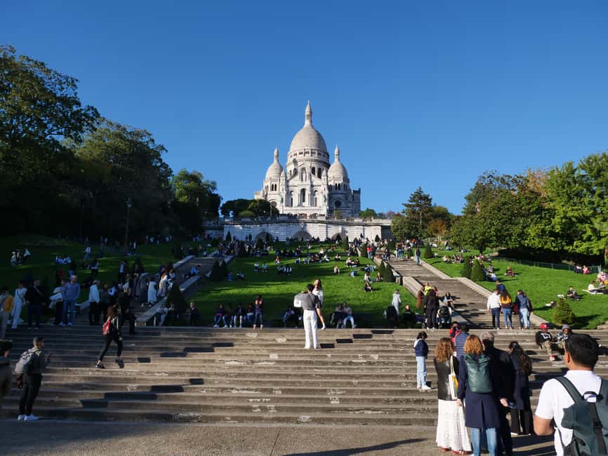 Paris: Montmartre Must-See Walking Tour with a Local Guide - Sacré-Cœur: Where the View Is the Main Character