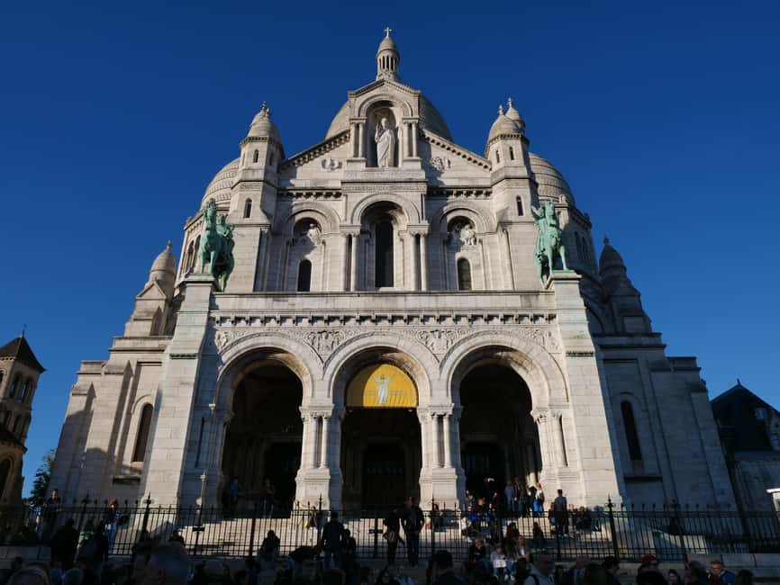 Paris: Montmartre Must-See Walking Tour with a Local Guide - Bateau-Lavoir: The Workshop Spot That Changed Art Careers