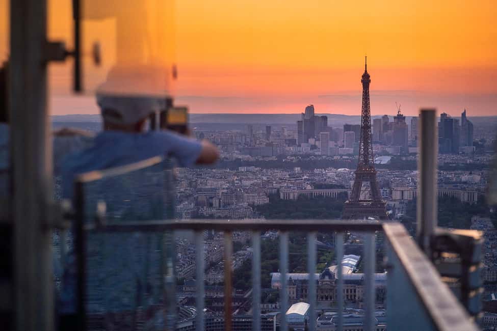 Paris: Montparnasse Tower Observation Deck Entry Ticket - Magnicity App: AR Stories and 3D Reconstructions While You Look