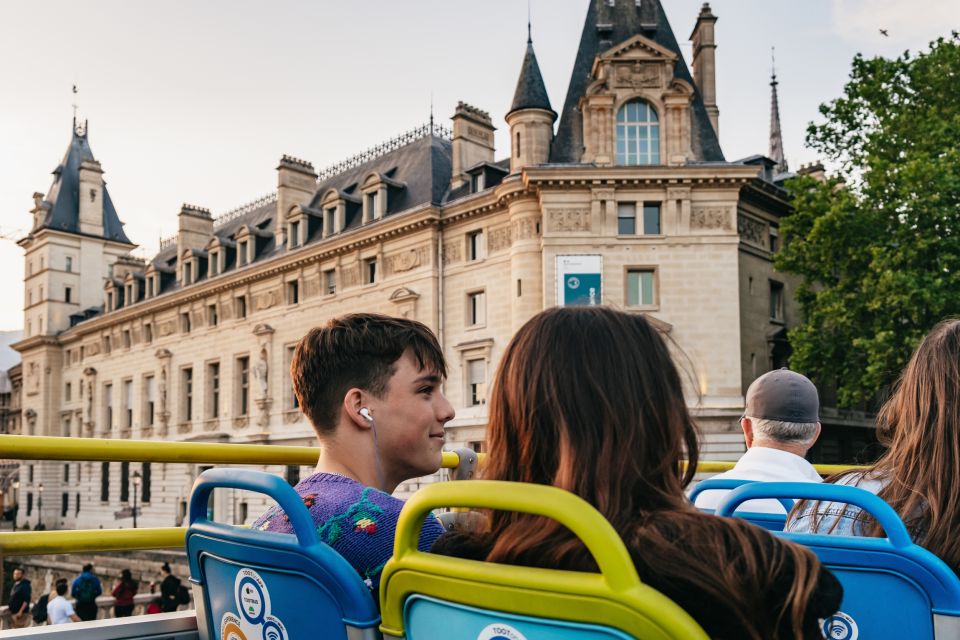 Paris: Night Bus Tour with Audioguide - Boarding at the Louvre: How to Avoid a Missed Eiffel Moment