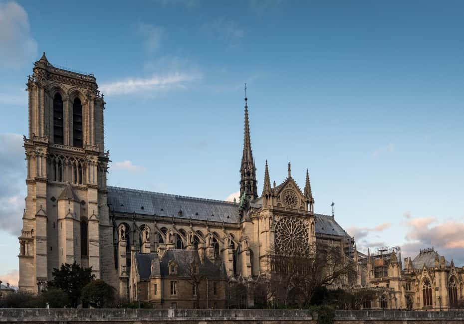 Paris: Notre Dame Outdoor Tour with Sainte-Chapelle / Crypt. - Pont au Double to Notre Dame: How This 90-Minute Plan Flows