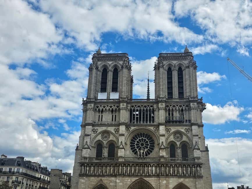 Paris: Notre Dame Outdoor Tour with Sainte-Chapelle / Crypt. - Shakespeare and Company: A 5-Minute Paris Mood Switch