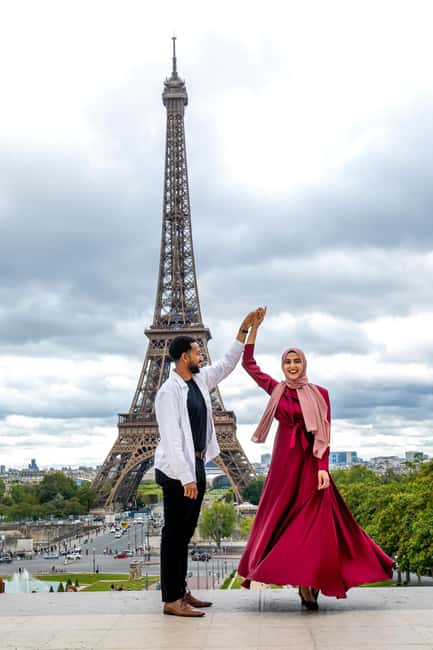 Paris: Photoshoot Around Eiffel Tower with 55 Edited Photos - Smart Packing and Photo-Readiness Tips