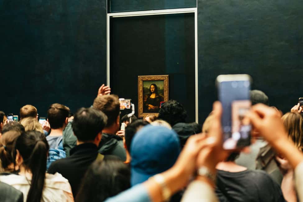 Paris: Priority Access Louvre with Host -Direct to Mona Lisa - Priority Access Through the Carrousel Arch: Where You Actually Meet