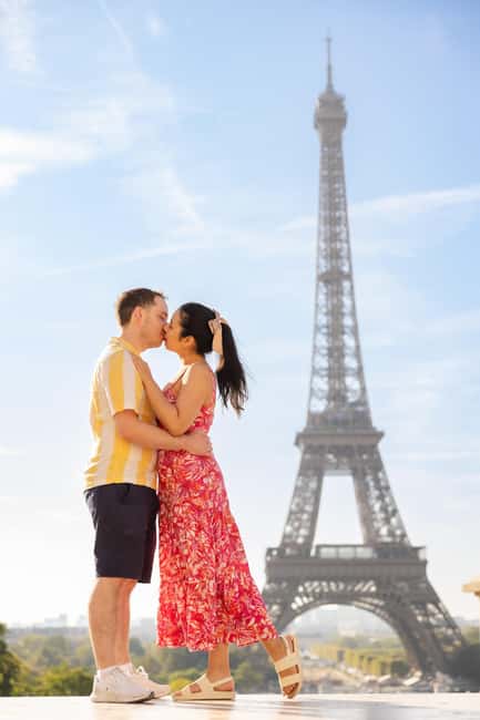 Paris: Private Photoshoot at the Eiffel Tower - The Eiffel Tower session: guided poses, smarter angles, a typical 30 minutes