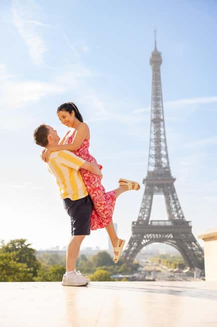 Paris: Private Photoshoot at the Eiffel Tower - Who this is best for: solo portraits, couples, families, birthdays, and toddlers