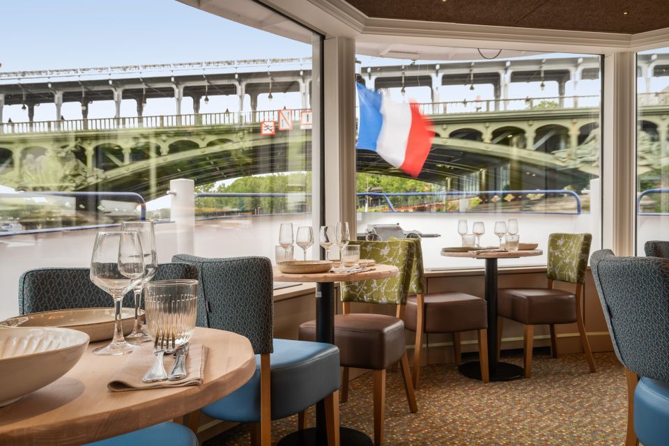 Paris: Romantic Cruise with 3-course Dinner on Seine River - Service, music, and the extras that make it feel special